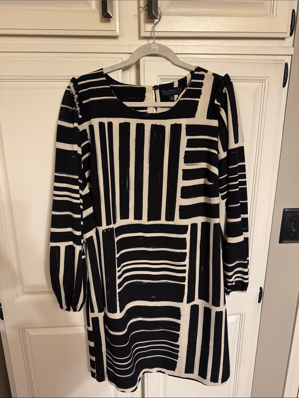 Eloquii Black and Cream Graphic Long-Sleeve Shift Dress